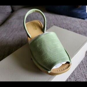 Woman’s size 10 sandal